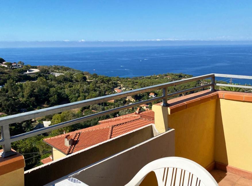 Capoliveri Appartamento Panoramico Con Terrazzo Dış mekan fotoğraf