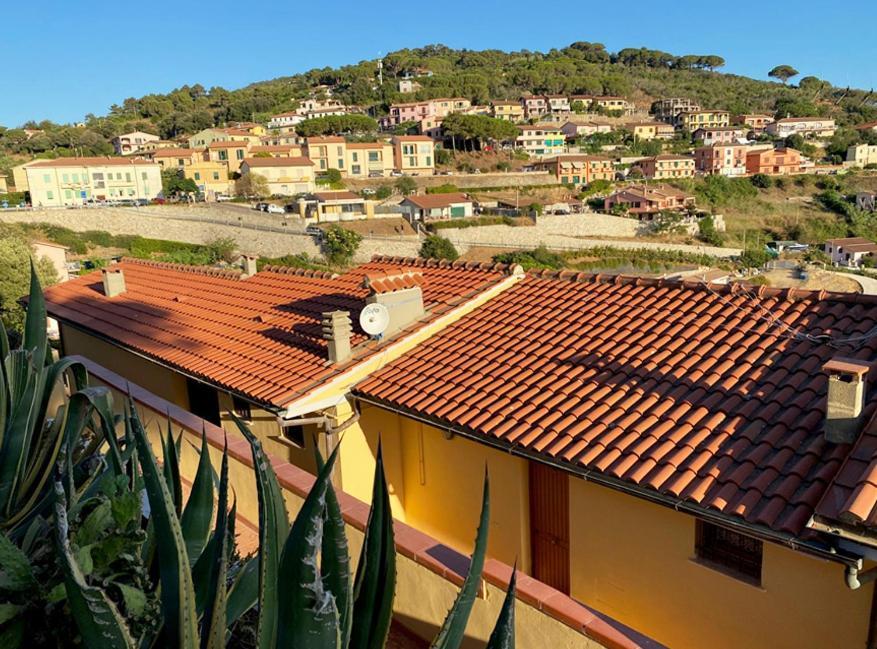Capoliveri Appartamento Panoramico Con Terrazzo Dış mekan fotoğraf
